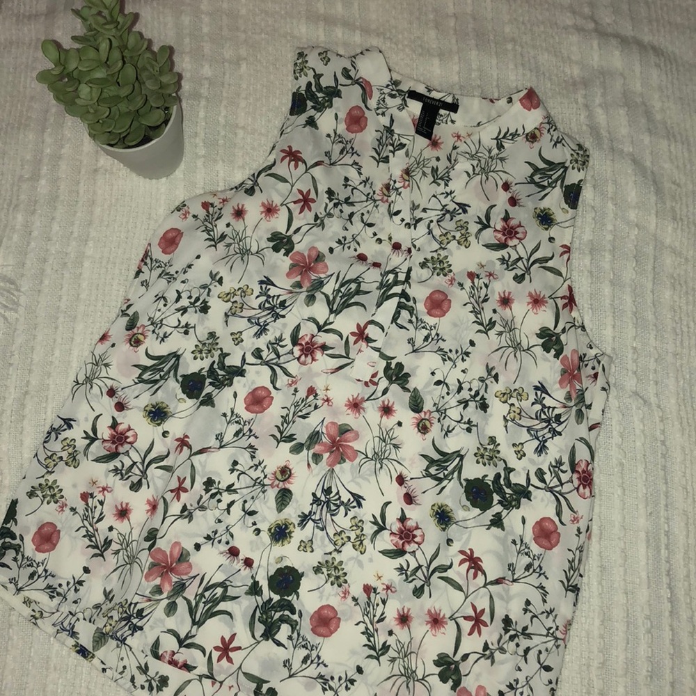 •Floral Sleeveless Blouse•